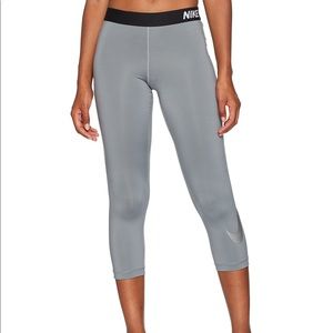 NWOT Nike Pro Crop Dri Fit leggings - Grey Size M
